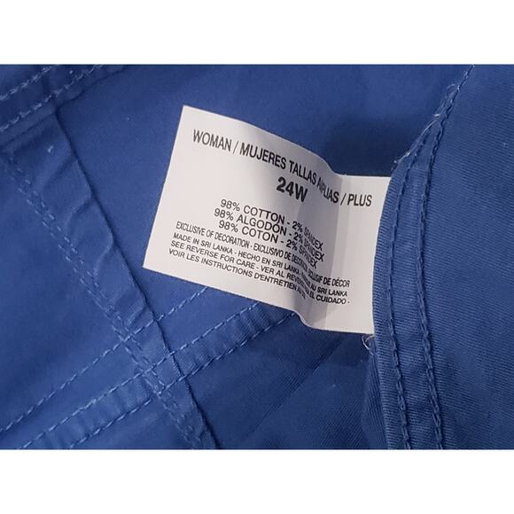 Gloria Vanderbilt Khaki Unltd. Blue Shorts w. Belt | Size 24W - Picture 3 of 7